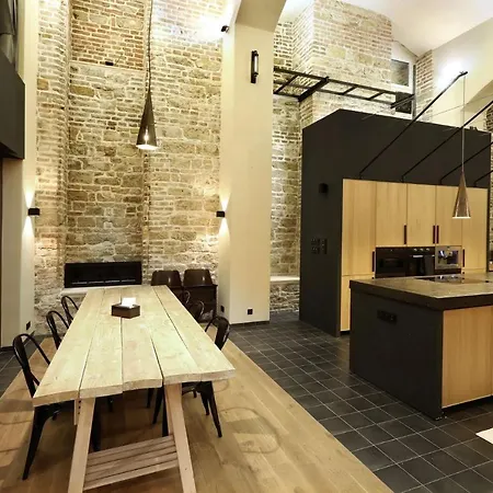 Апартаменты American Loft In The Heart Of